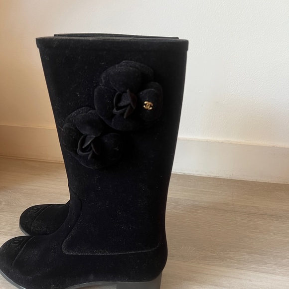 Chanel Black Camelia Rain Boots - Picture 5 of 5